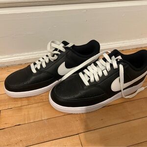 Nike Women's Black and White Sneakers